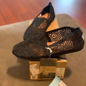 Black Moroccan crochet Toms size 7 - NWB new